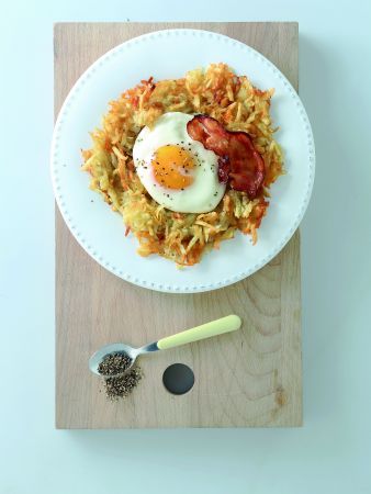 Τηγανίτες πατάτας με αβγά και μπέικον