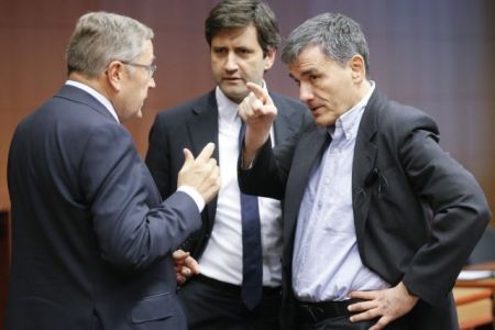 Αγώνας δρόμου για ντιλ με την τρόικα