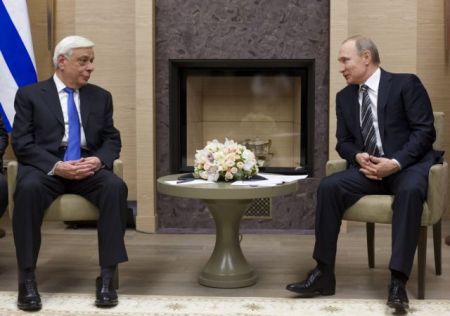 Με τις πιτζάμες!