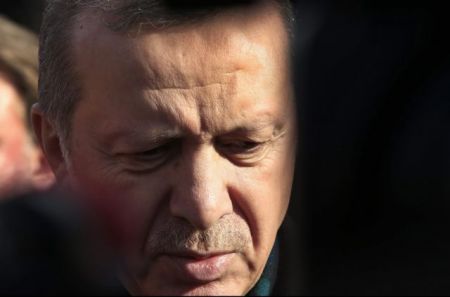 Ερντογάν: Να μην αναπτύξει η Ρωσία στρατεύματα στα σύνορα με τη Συρία