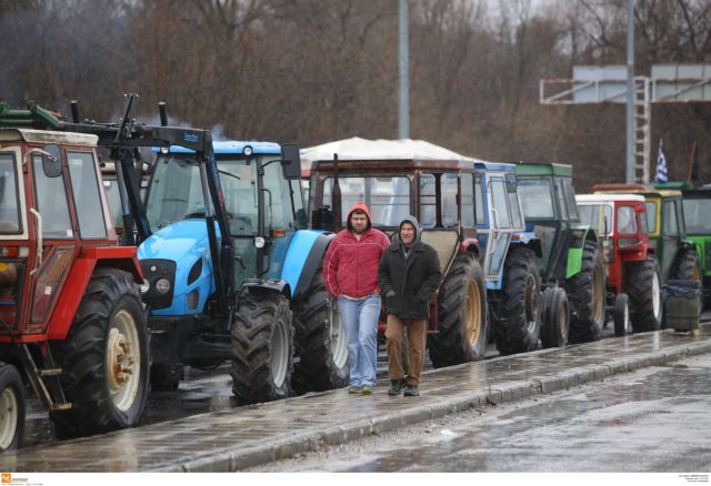 Farmers escalate protest actions and begin setting up road blocks