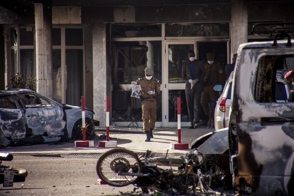 29 νεκροί στην επιχείρηση απελευθέρωσης των ομήρων στη Μπουρκίνα Φάσο