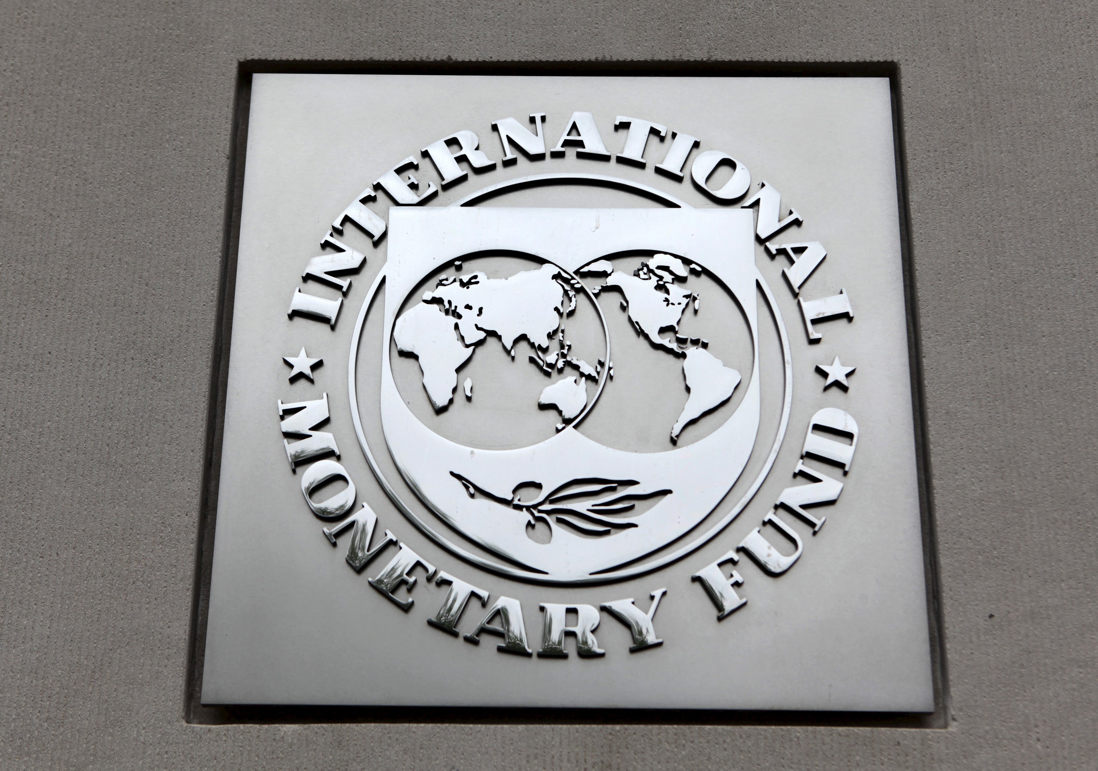 ΔΝΤ:  Αναγκαιότητα η αναδιάταξη των όρων των δανείων της Ελλάδας