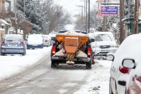 Λάρισα: Aκινητοποιήθηκε ασθενοφόρο λόγω χιονιά