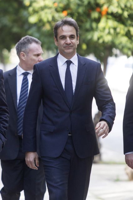 Σπεύδει βραδέως και ξορκίζει τις εκλογές