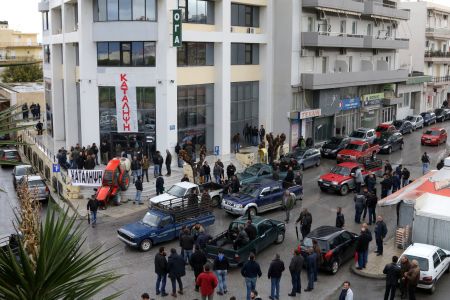 Κατάληψη στα γραφεία του ΟΓΑ από μέλη του ΠΑΜΕ