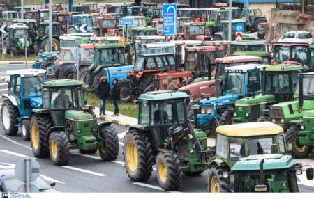 Farmers bolster road blocks after fruitless talks with Labor Minister