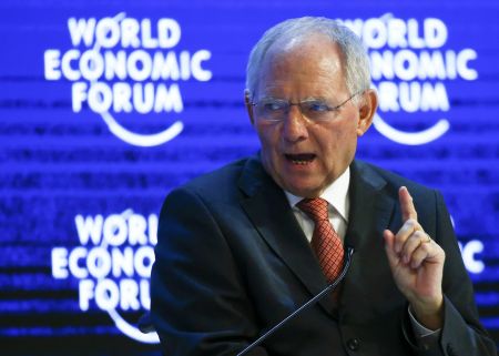 Νταβός – Σόιμπλε προς Τσίπρα και ευρωπαϊκό πολιτικό σύστημα: «Είναι η εφαρμογή ανόητοι…»