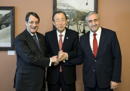 Μπαν Γκι-μουν σε Αναστασιάδη – Ακιντζί: Αξιοποιήστε τη θετική δυναμική