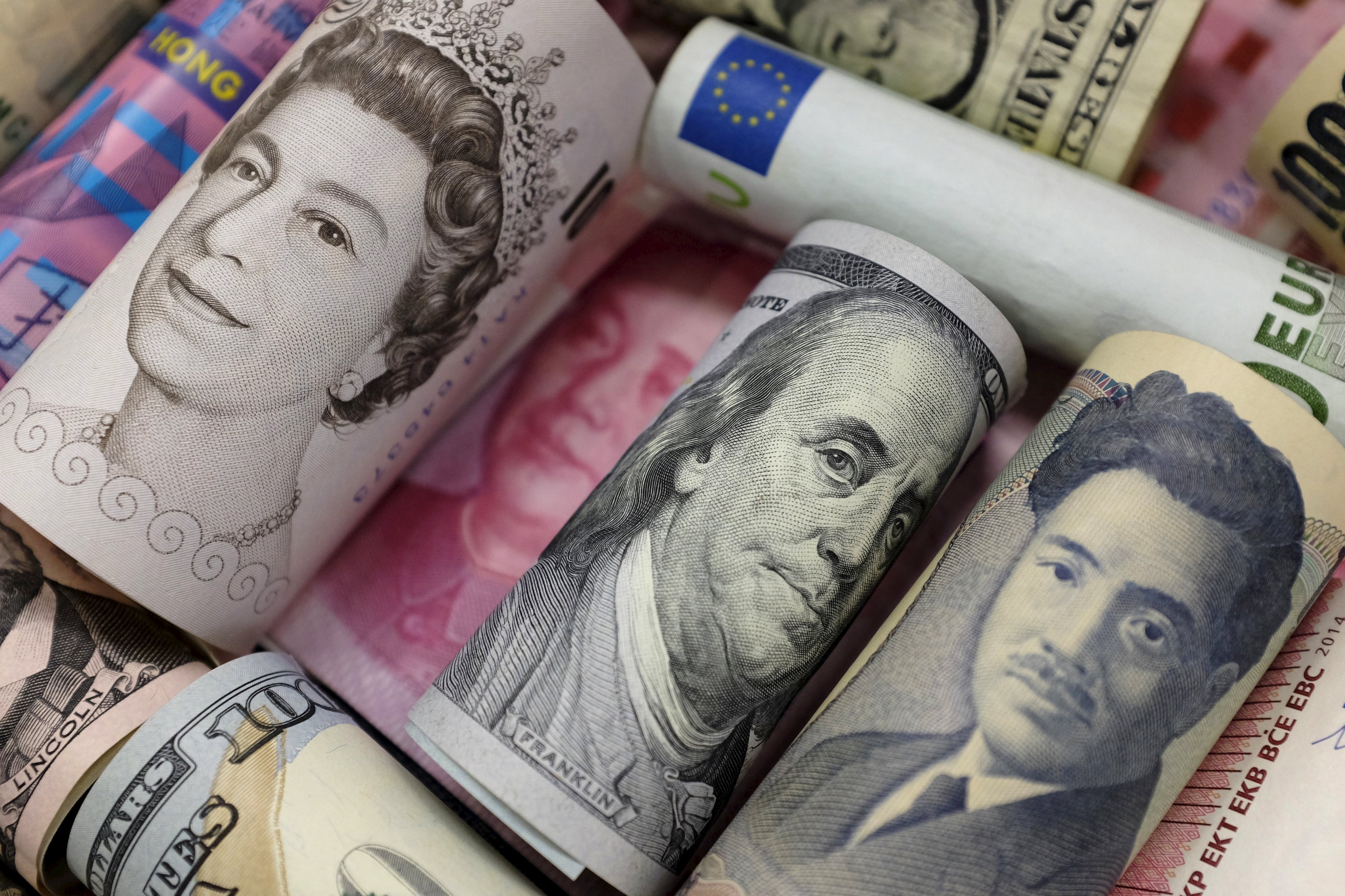 Κίνα: Σκέψεις για επιβολή capital controls στα συναλλαγματικά της αποθέματα