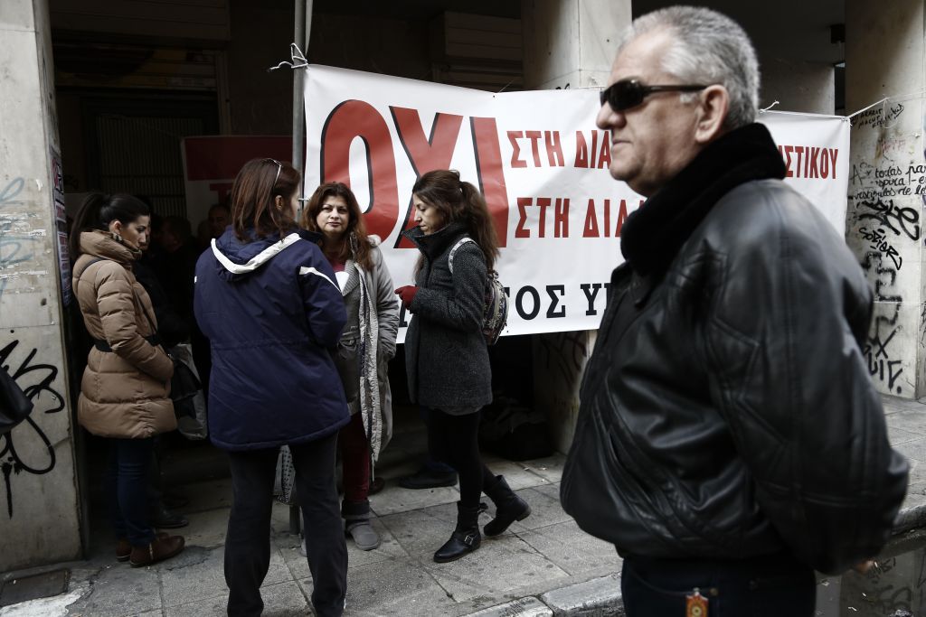 Μειώσεις α λα ΣΥΡΙΖΑ σε συντάξεις και εφάπαξ