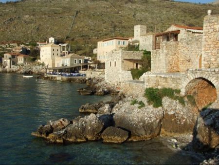 Όχι στην επιβολή μορφολογικών κανόνων στους οικισμούς