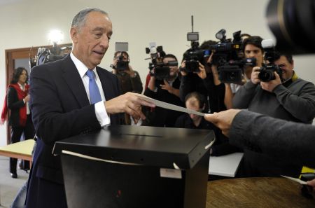 Αμφίρροπη η εκλογική νίκη ντε Ντε Σόουζα στις προεδρικές Πορτογαλίας