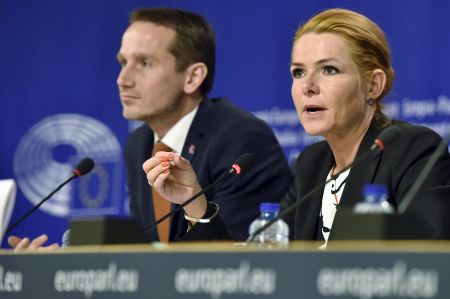 H Δανία ψήφισε το νόμο για τις κατασχέσεις τιμαλφών προσφύγων