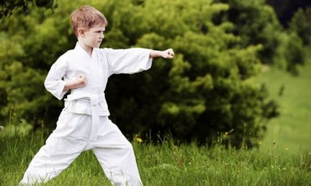 Ανάθεμα στις πολεμικές τέχνες από τη Μητρόπολη Γλυφάδας