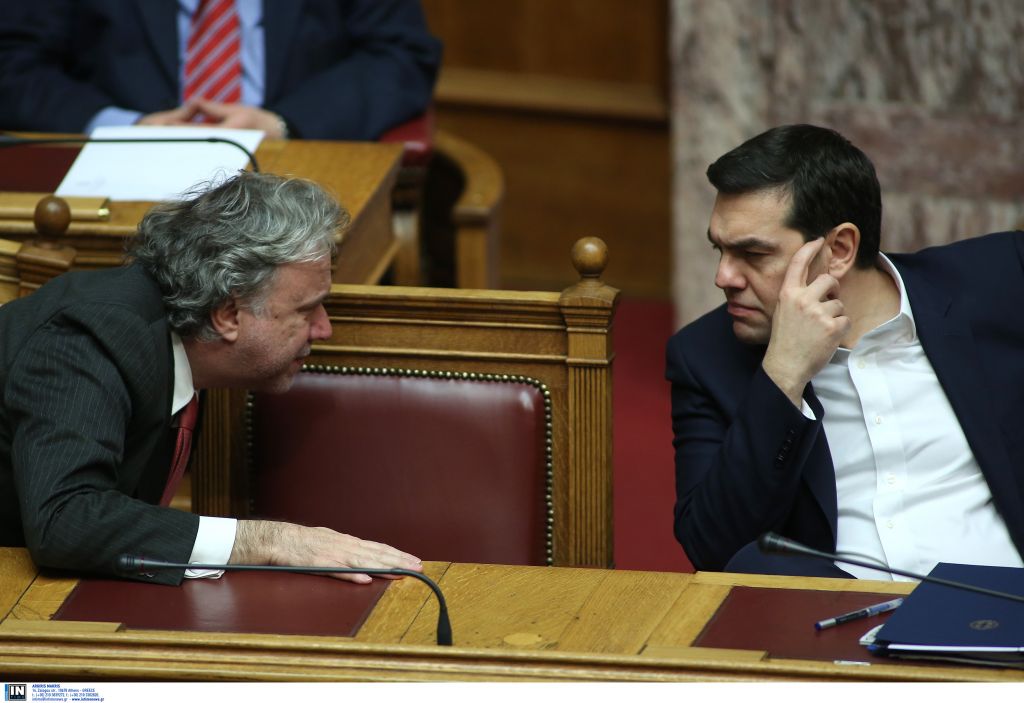 Τσίπρας σε Κατρούγκαλο: Μην εξαιρέσεις τους βουλευτές από το Ασφαλιστικό