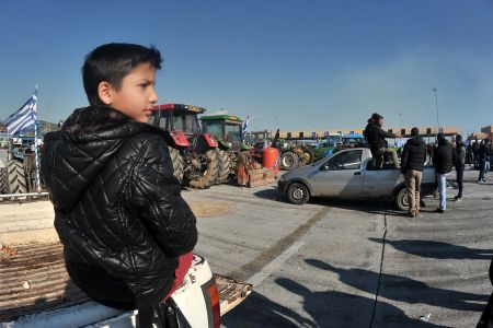 Υπουργείο Οικονομικών: Εξετάζει φοροελαφρύνσεις για αγρότες και ελεύθερους επαγγελματίες