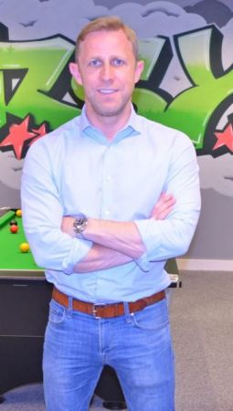 Μαρκ Φέρνες: Ο επιχειρηματίας που περνούσε μία εβδομάδα με πέντε στερλίνες