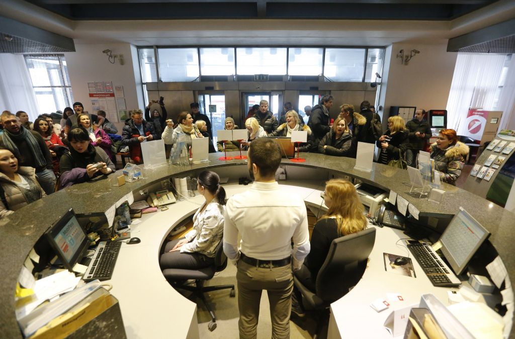 Στο 3,7% η ύφεση της ρωσικής οικονομίας το 2015