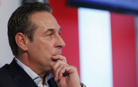 Ένας στους δύο Αυστριακούς θέλει την ακροδεξιά στην κυβέρνηση