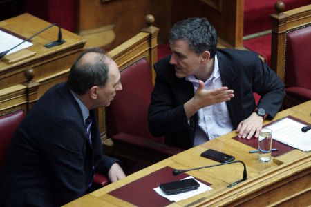 Αισιοδοξία αξιωματούχων για ντιλ κυβέρνησης – κουαρτέτου τα ξημερώματα της Τρίτης