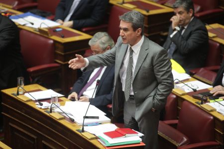 Λοβέρδος: Σε μας δεν θα βρείτε χρήσιμους ηλίθιους – Κουρουμπλής: Θυμηθείτε τι έπαθε η Ένωση Κέντρου