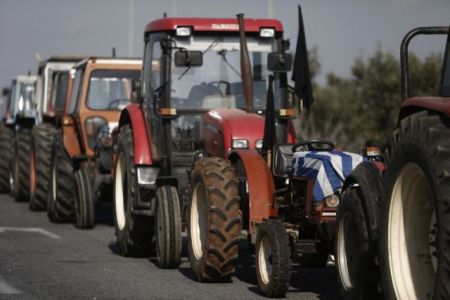 Farmers escalate protests and shut down Tempi on Tuesday