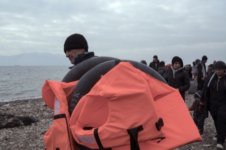 Οι Ιταλοί διασώζουν πρόσφυγες στη Σάμο (βίντεο)