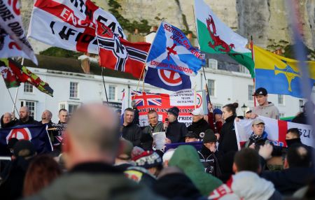 Μερική υπαναχώρηση της ΕΕ αποσπά η Βρετανία για τα επιδόματα μεταναστών