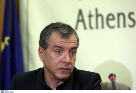 Theodorakis: “The refugee crisis cannot be solved with populism”