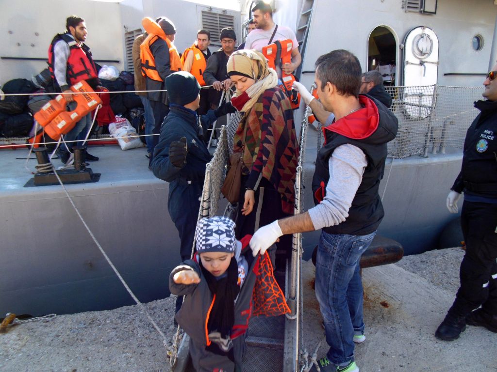Δέσμευση Καμμένου για ολοκλήρωση των εργασιών στα hot spots ώς 15/2