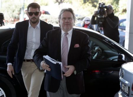 «Εγκλωβιστήκαμε στη δέσμευση ότι δεν μειώνουμε συντάξεις»