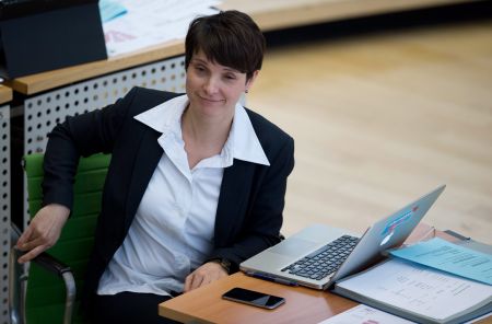 Γερμανία: Εθνικιστές ισχυροί, μεγάλη ήττα Μέρκελ στις κρατιδιακές κάλπες