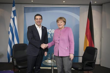 Στο Λονδίνο ο Τσίπρας-Ζητά ισχυρό πρόγραμμα επανεγκατάστασης προσφύγων