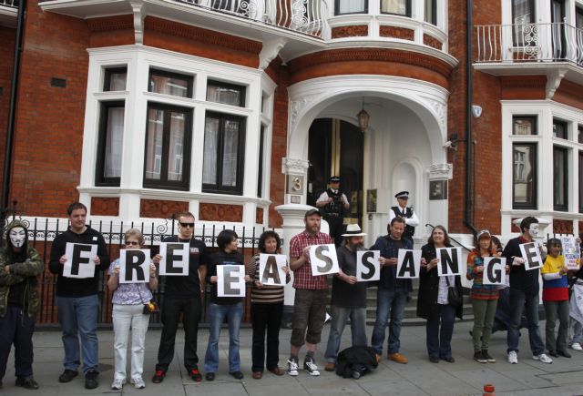 ΟΗΕ: Αυθαίρετη η κράτηση του Τζούλιαν Ασάνζ στην Βρετανία
