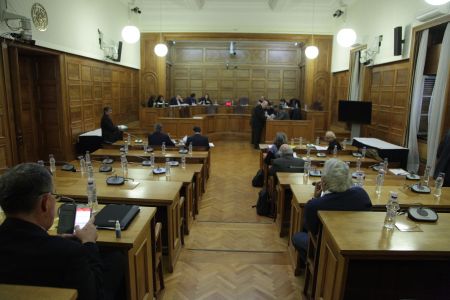 Βουλή: Πέρασε από την Επιτροπή το νομοσχέδιο για την Δημόσια Διοίκηση