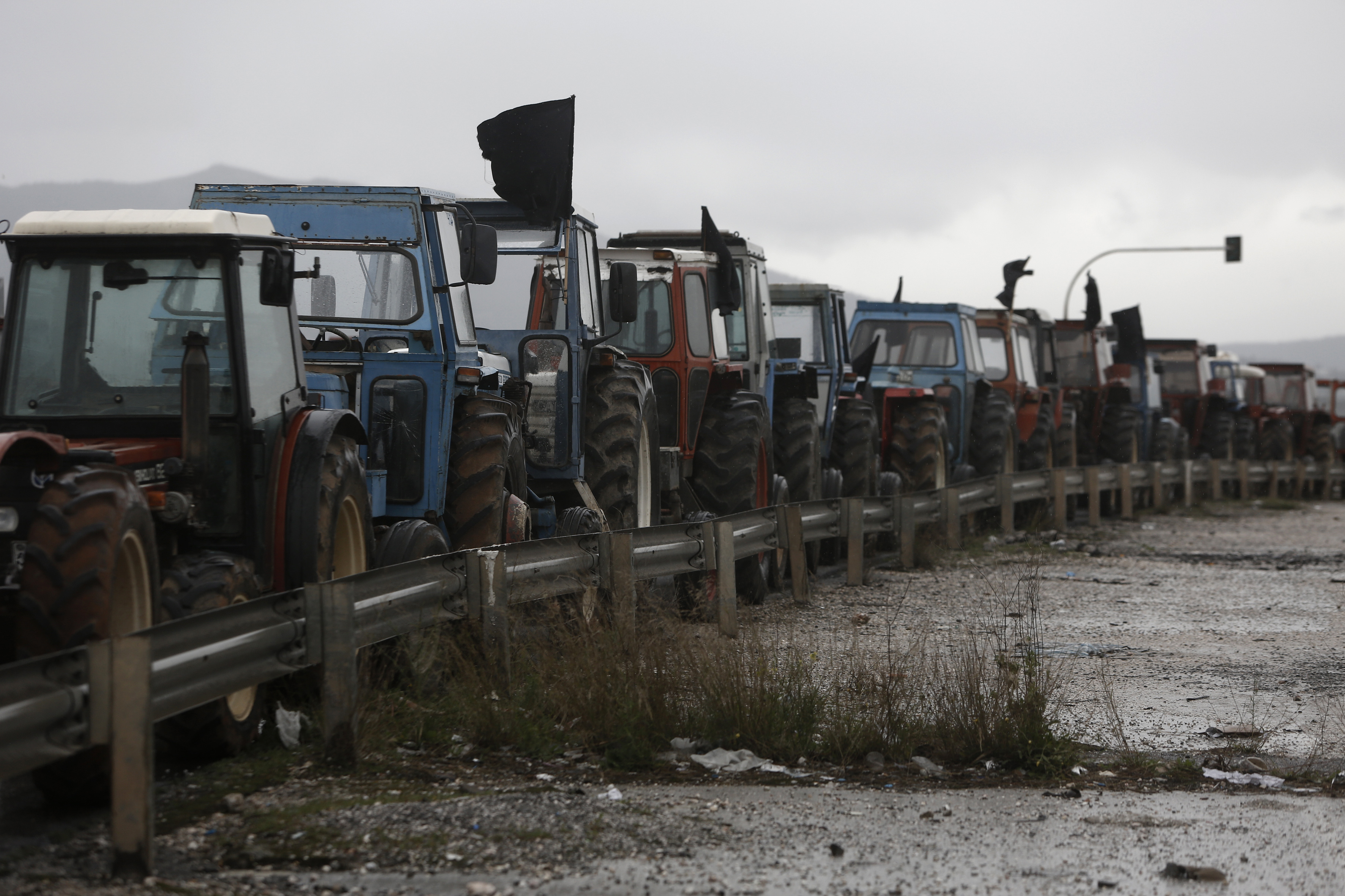 Αγρότες: Δεν θα αφήσουμε την κυβέρνηση σε «χλωρό κλαρί» – Κλείνουν 24 ώρες τα Τέμπη