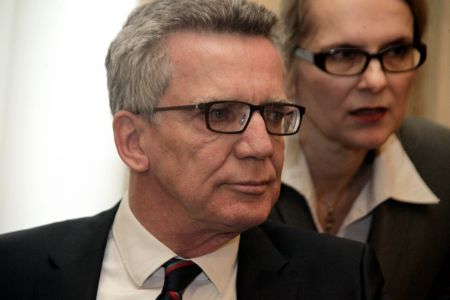 Ντε Μεζιέρ: Η Ελλάδα να κρατήσει τους πρόσφυγες