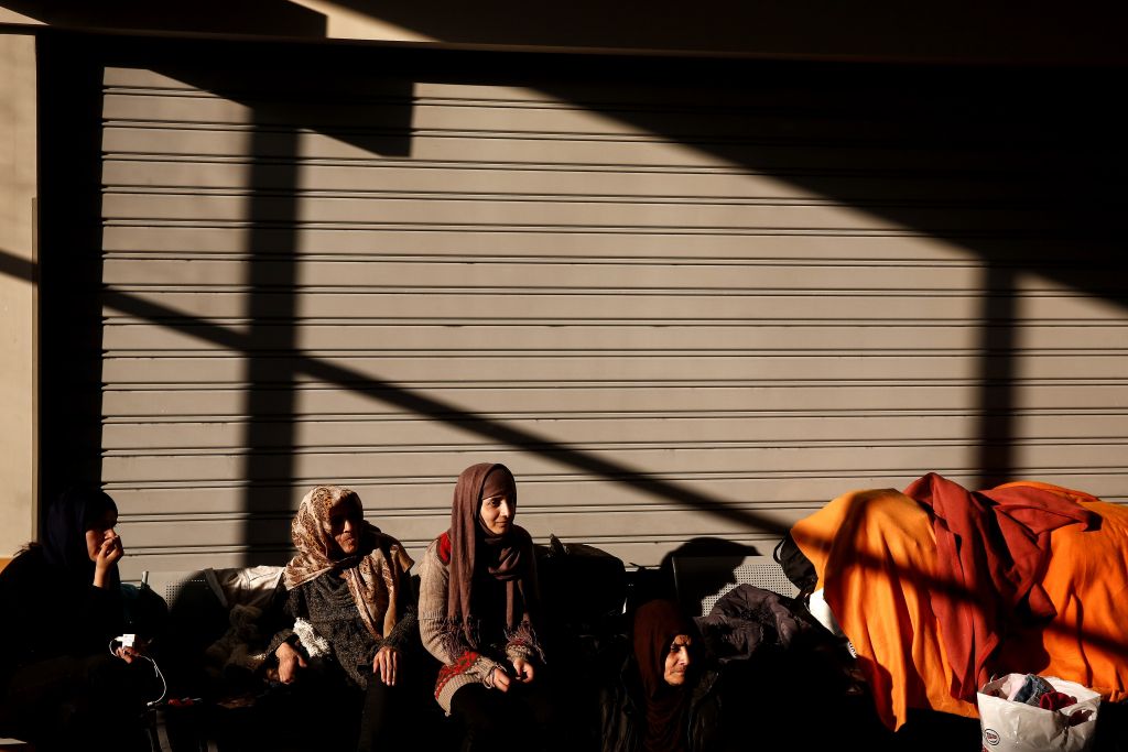 FT: Η ΕΕ εξετάζει νομική οδό για άμεση επιστροφή προσφύγων στην Τουρκία