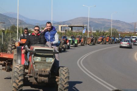 Με καρότο και μαστίγιο έναντι των αγροτών η κυβέρνηση
