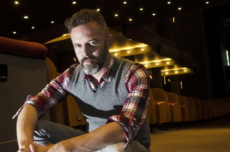 Χρήστος Λούλης: «Το γέλιο αφήνει πιο βαθύ σημάδι»