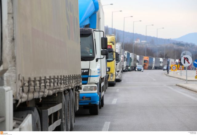 Bulgarian truck drivers break through the road block at Promachonas
