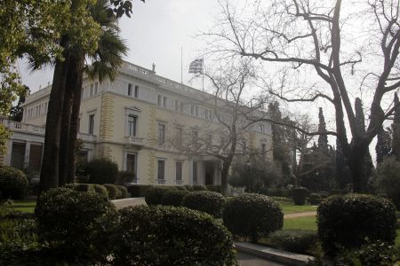 Πρώτο τετ α τετ Γαβρόγλου – Ιερώνυμου τη Δευτέρα