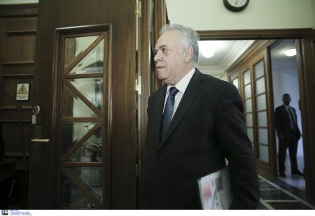 Αιχμές Δραγασάκη για το ΔΝΤ στο Συνέδριο των Δελφών