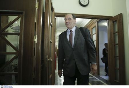 Σταθάκης: Πρέπει να κλείσει σύντομα η πρώτη αξιολόγηση