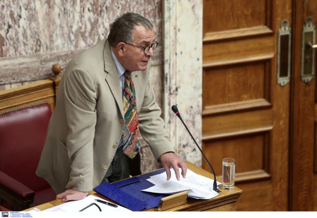 Mouzalas: “Refugee crisis will cost Greece over €1bn in 2016”