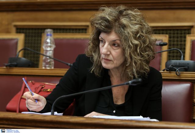 Επιμένει η αν. υπουργός Παιδείας για τις αμοιβές στα μεταπτυχιακά