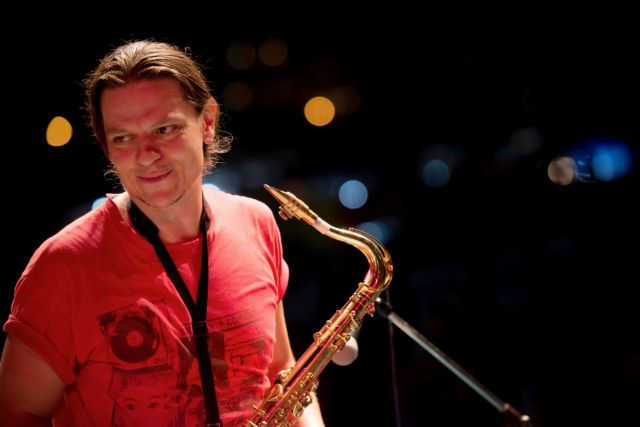 Το Τρένο στο Ρουφ σφυρίζει μουσικά