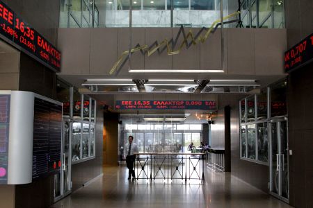 Στα χέρια των ξένων το 63,7% της αξίας των ελληνικών μετοχών