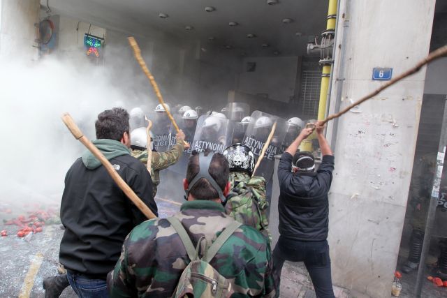 Protesting farmers clash with riot police in city center of Athens